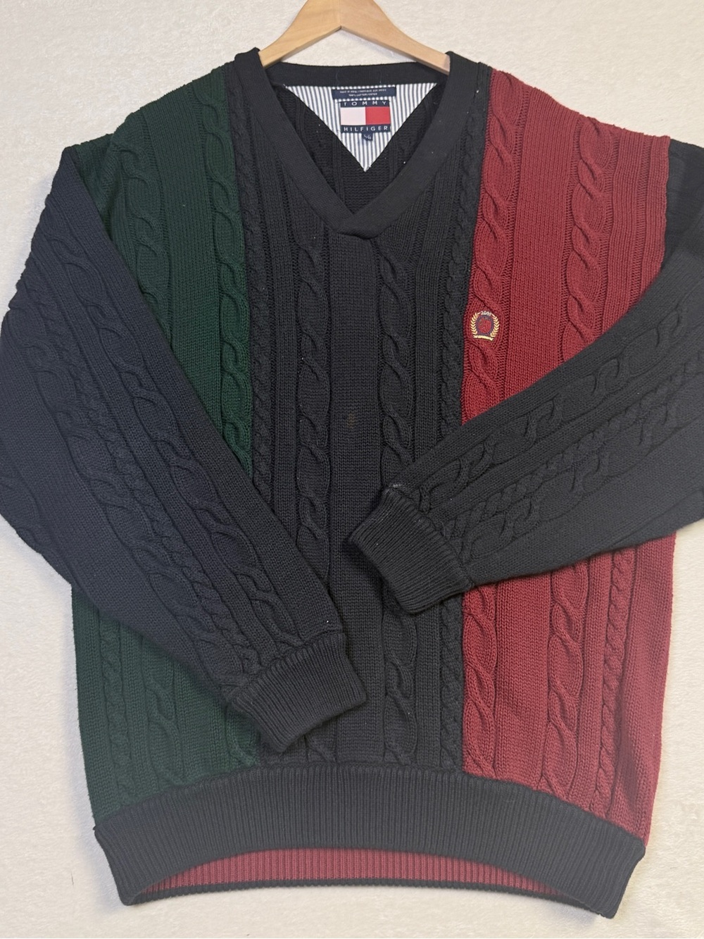 VINTAGE- Tommy Hilfiger Men’s V-Neck Cable Knit Sweater - Navy/Green/Red